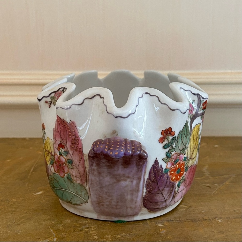 Beautiful Vintage Small Ceramic Floral Planter - Picture 7 of 8